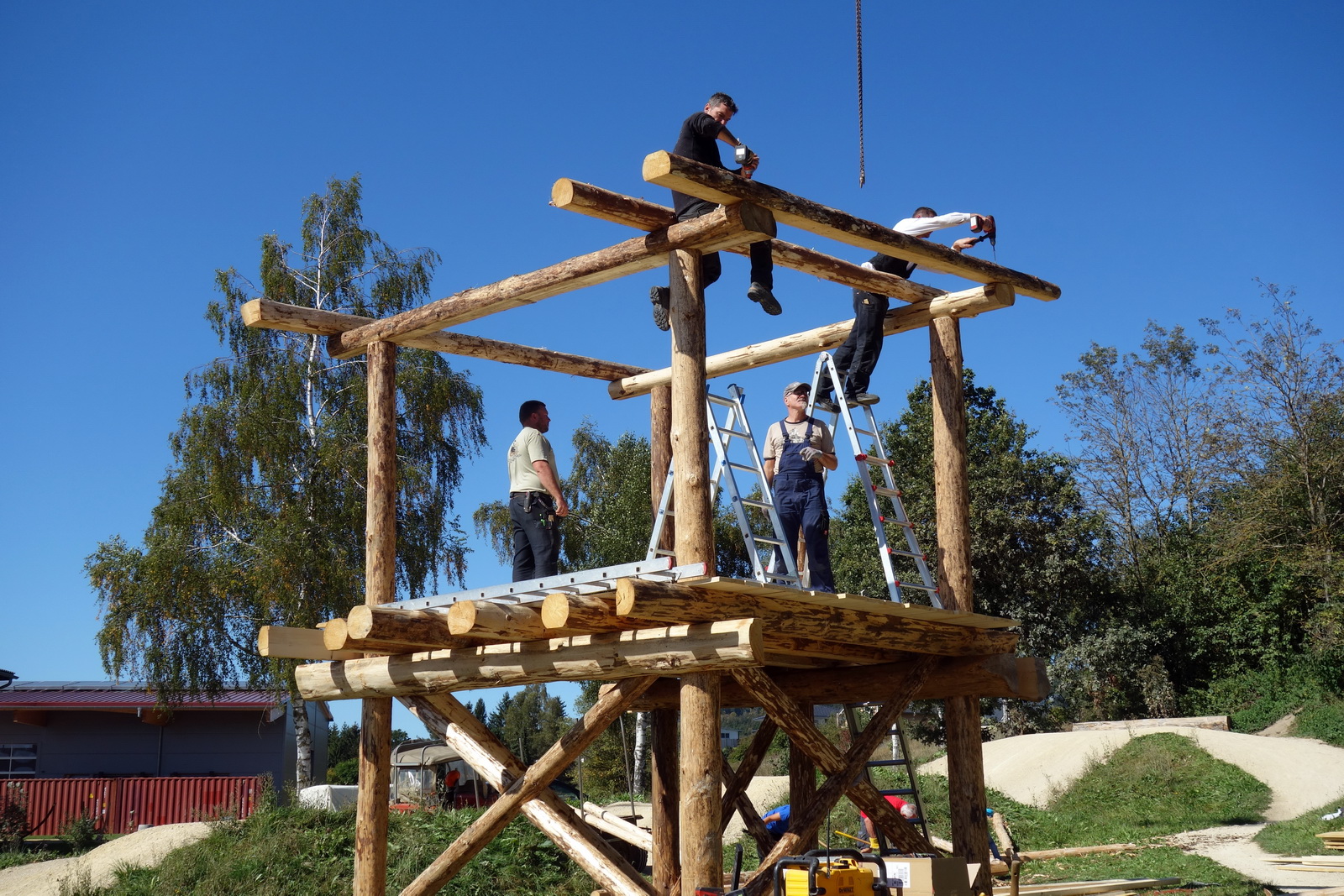 Turmbau im Bike-Park