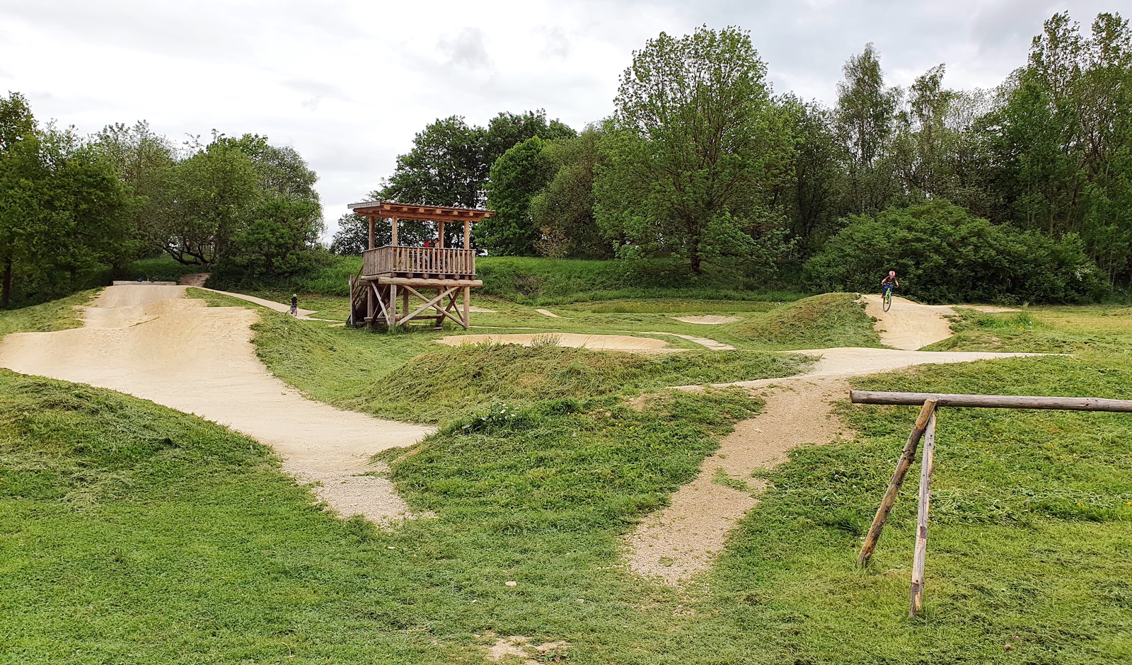 Mäh- und Kehr-Aktion im Bike-Park