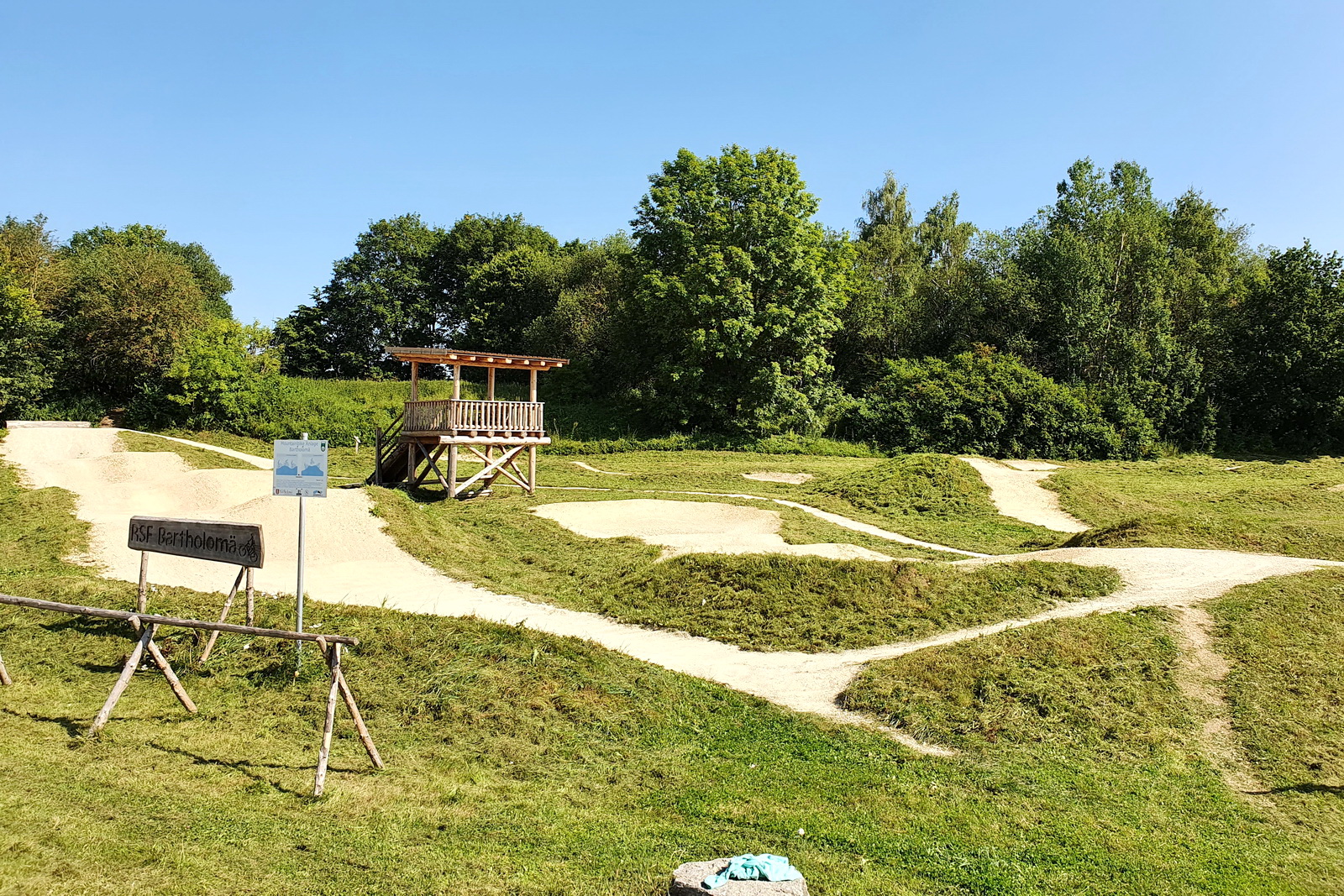 Mäh-Aktion am Bike-Park