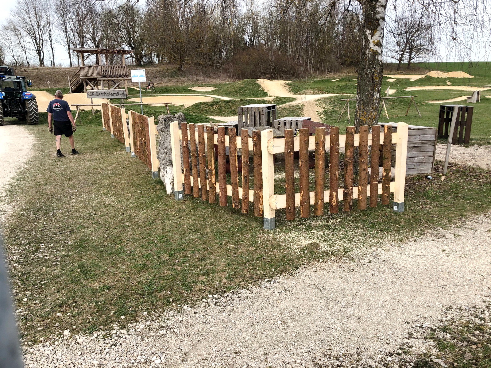 Zaunbau am Bike-Park