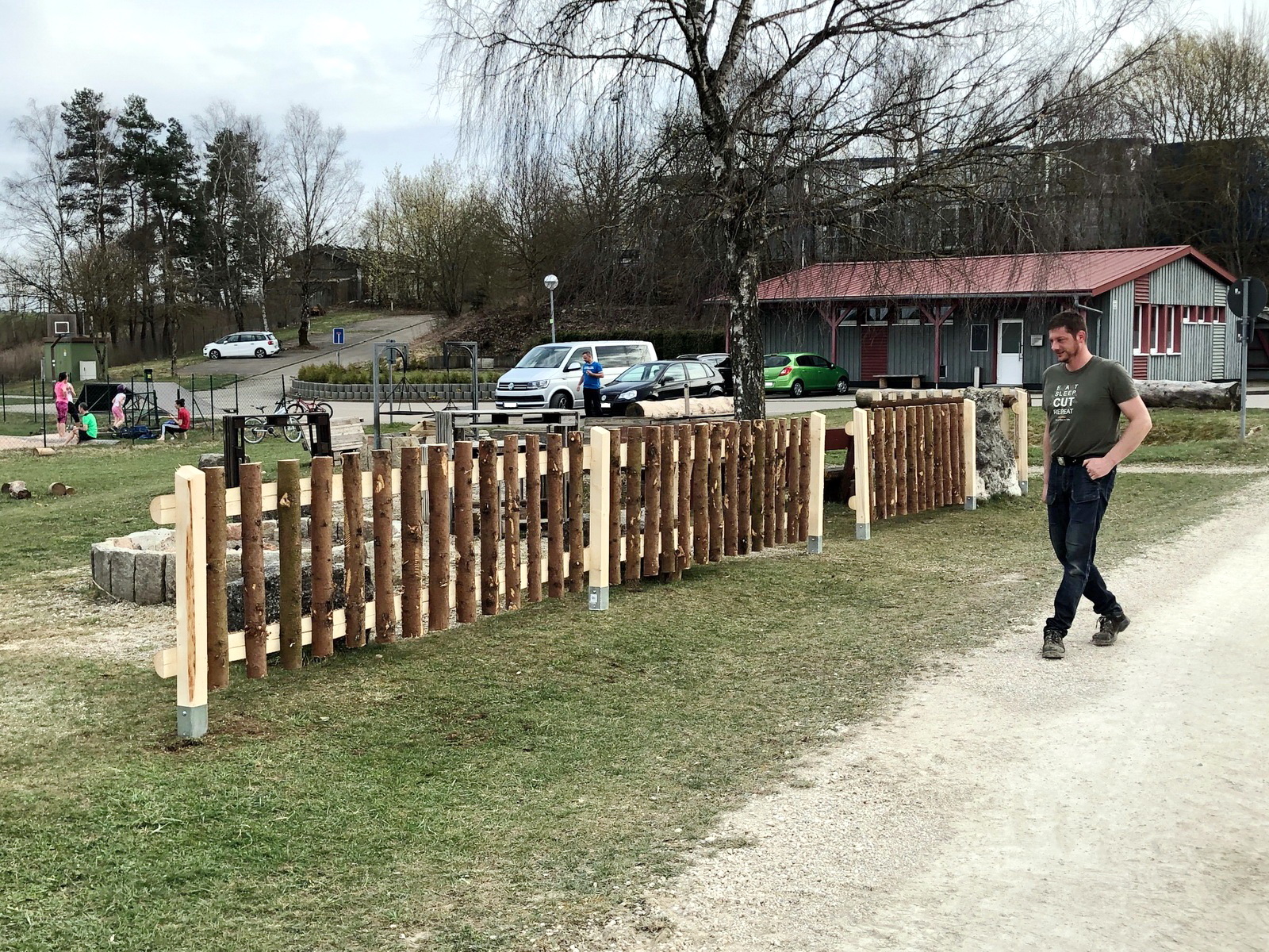 Zaunbau am Bike-Park