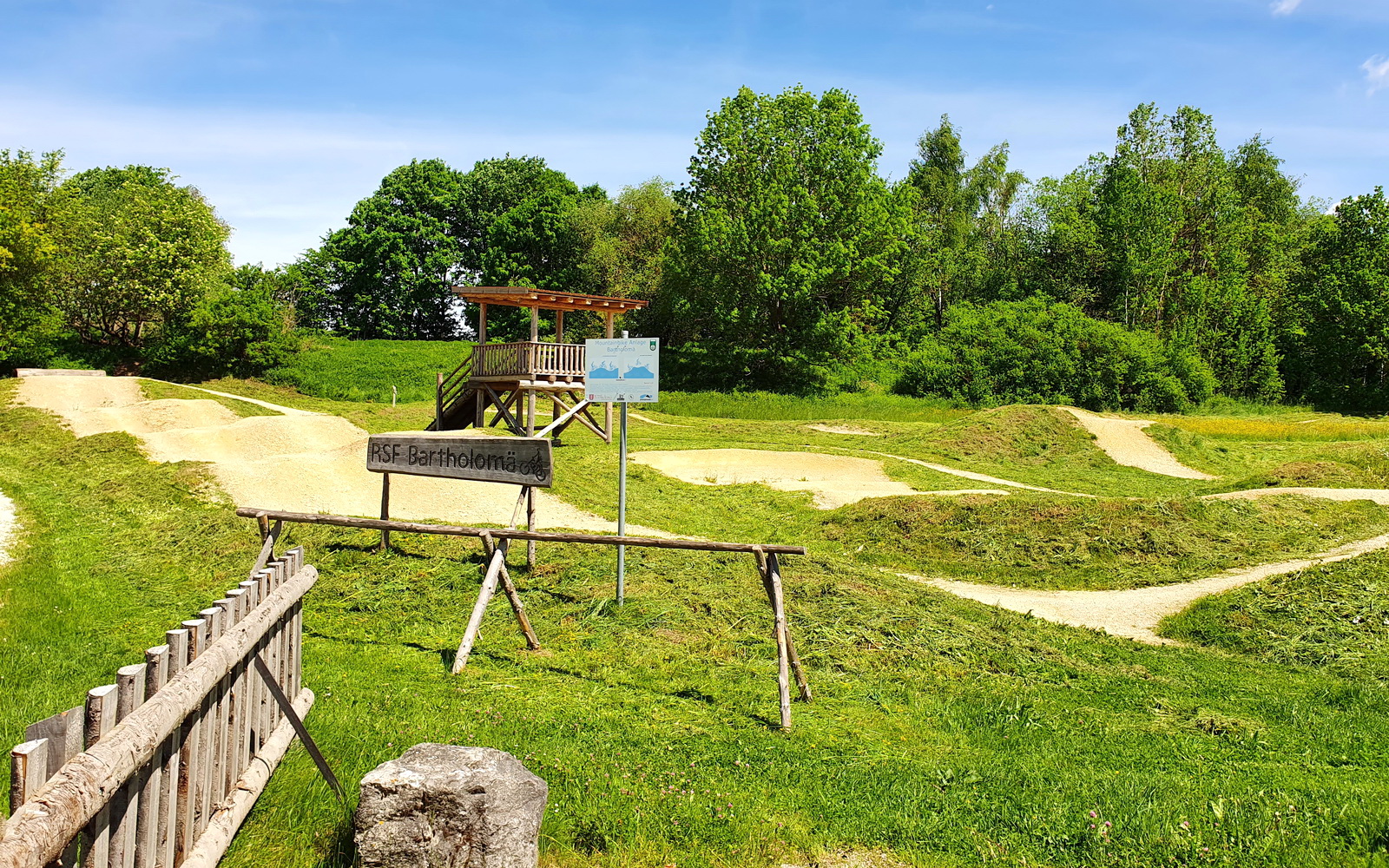 Mäh-Aktion im Bike-Park