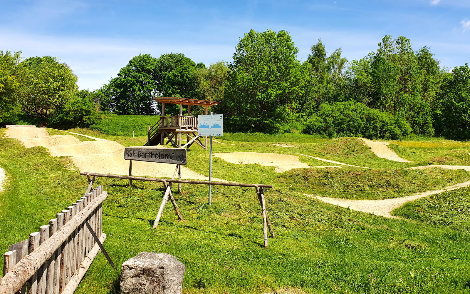 Mäh-Aktion im Bike-Park