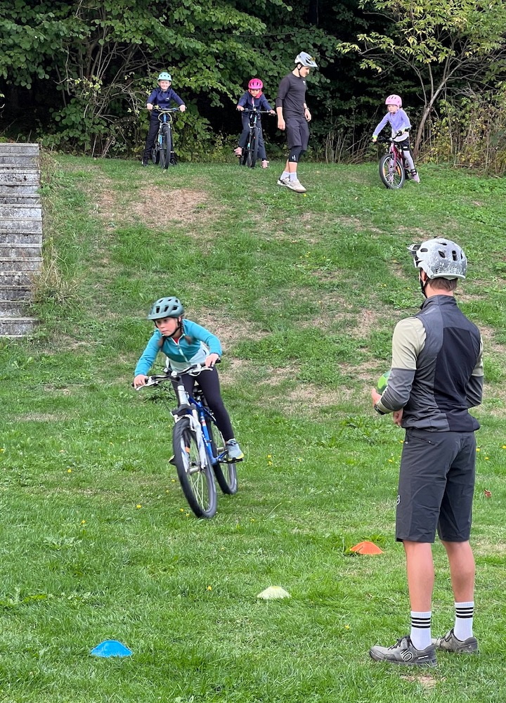 Spannende Geschicklichkeitsübungen rund ums Fahrrad