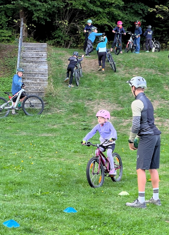Spannende Geschicklichkeitsübungen rund ums Fahrrad