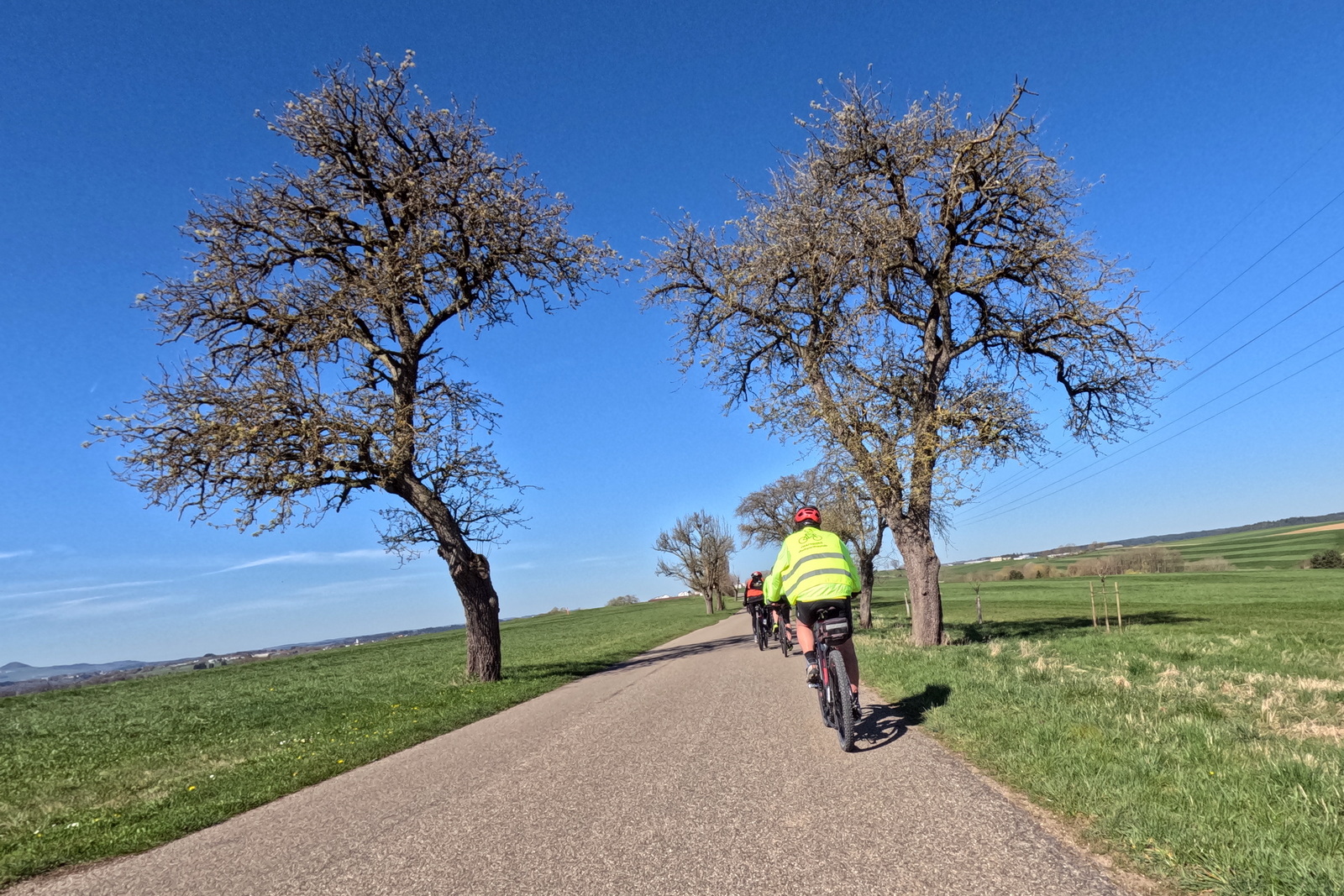 Mittwochsradler am Osterbrunnen in Schechingen