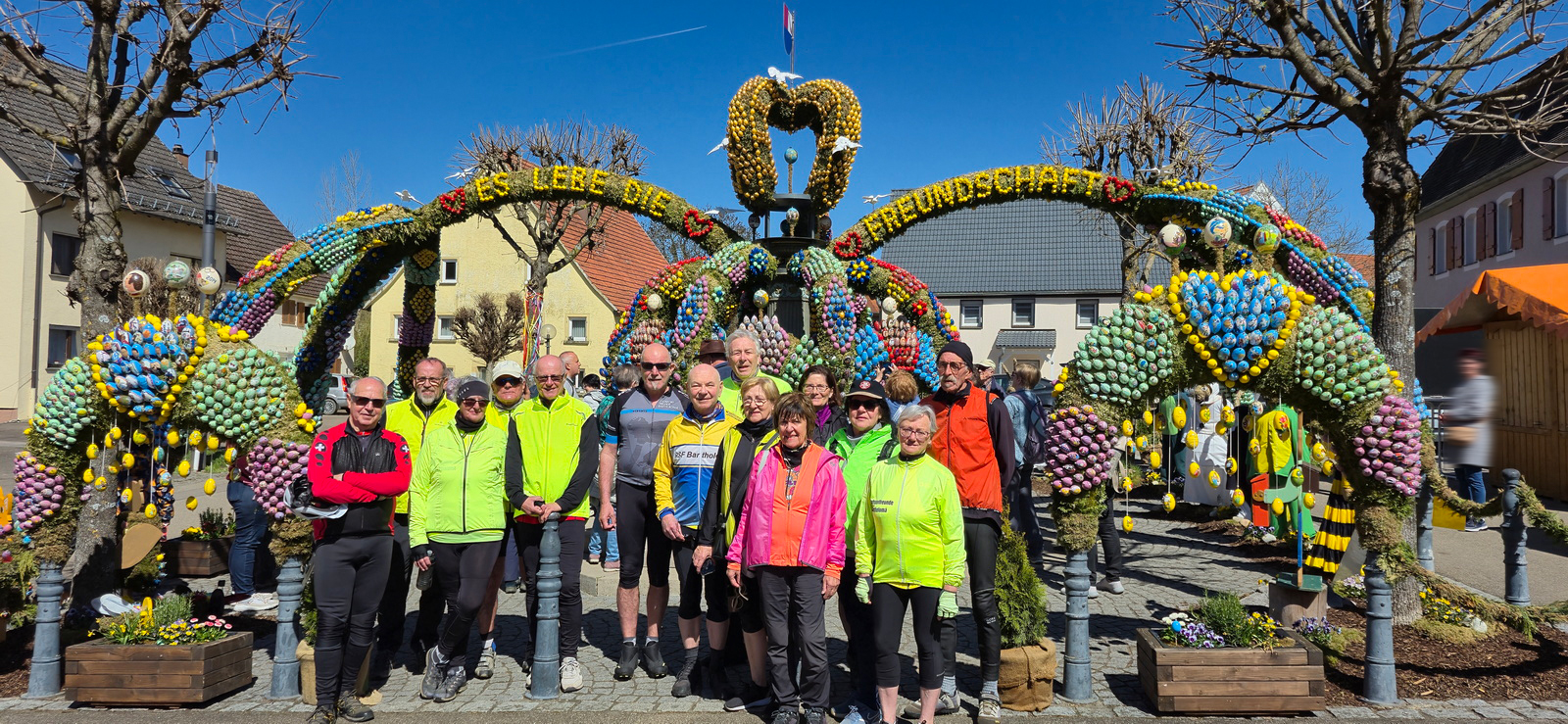 Mittwochsradler am Osterbrunnen in Schechingen