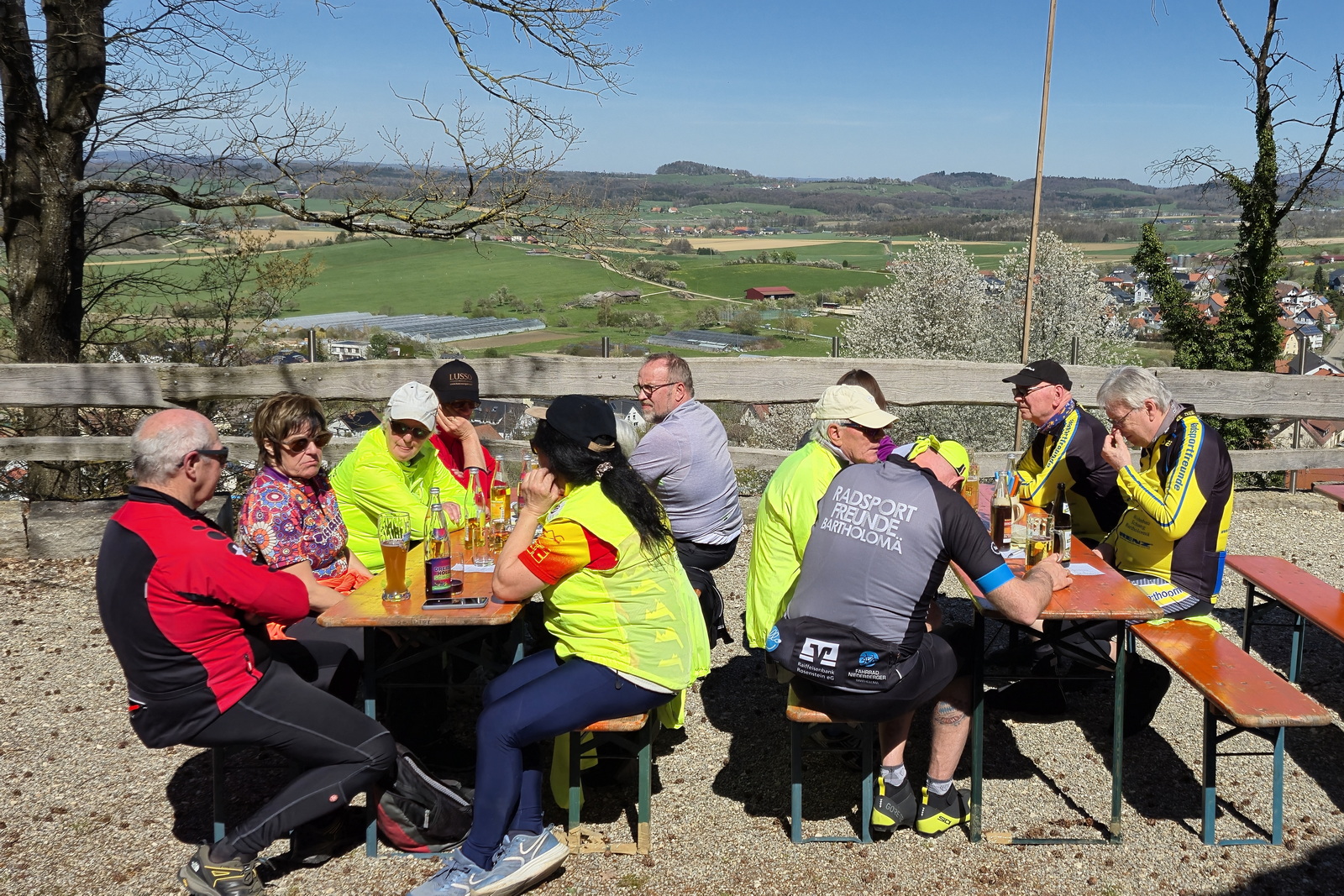 Mittwochsradler am Osterbrunnen in Schechingen