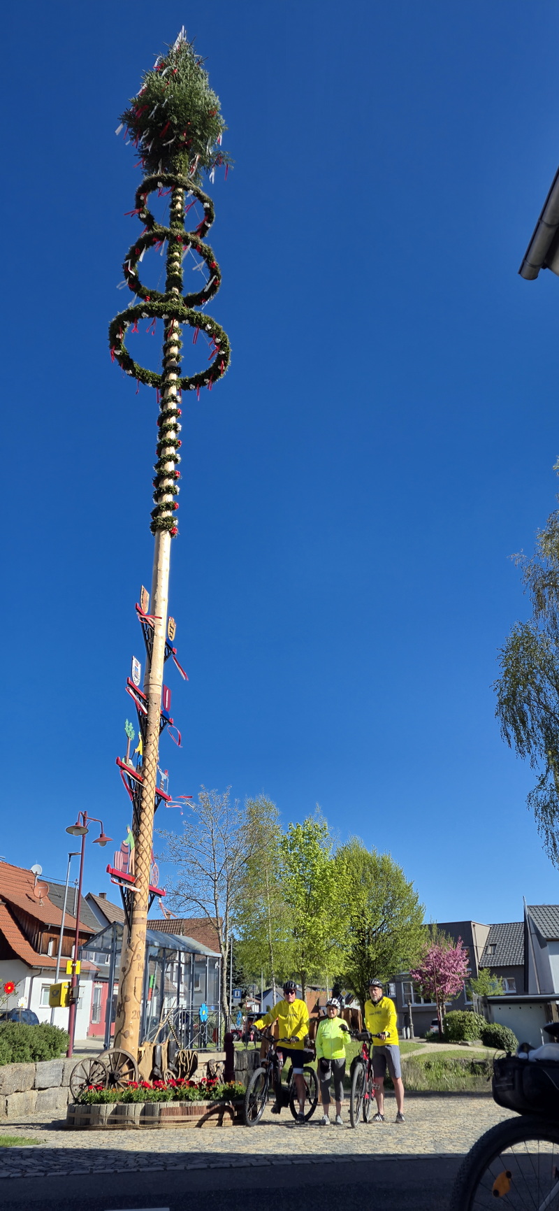 Mittwochsradler auf Mai-Tour am Altenberger Turm