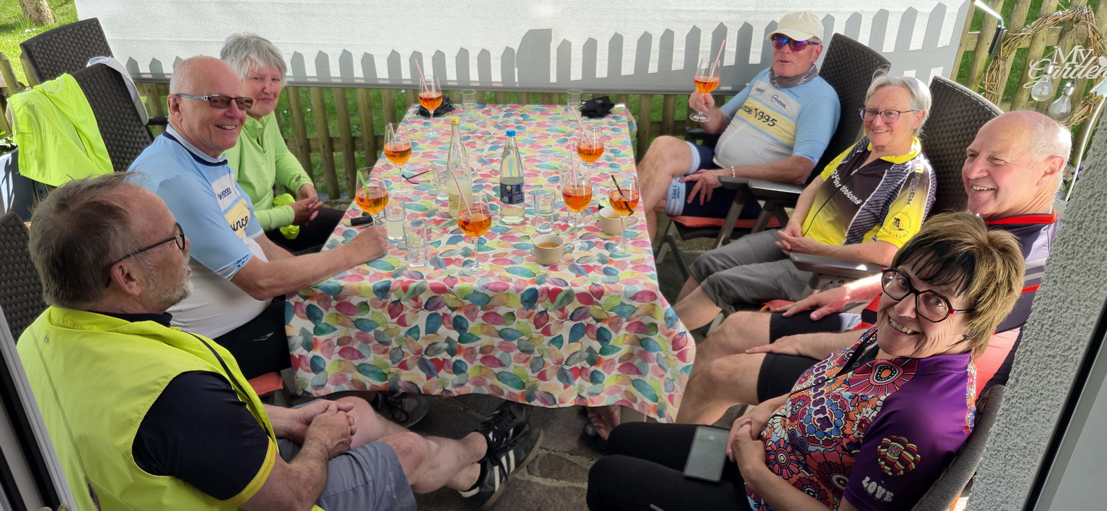 Mittwochsradler auf Mai-Tour am Altenberger Turm