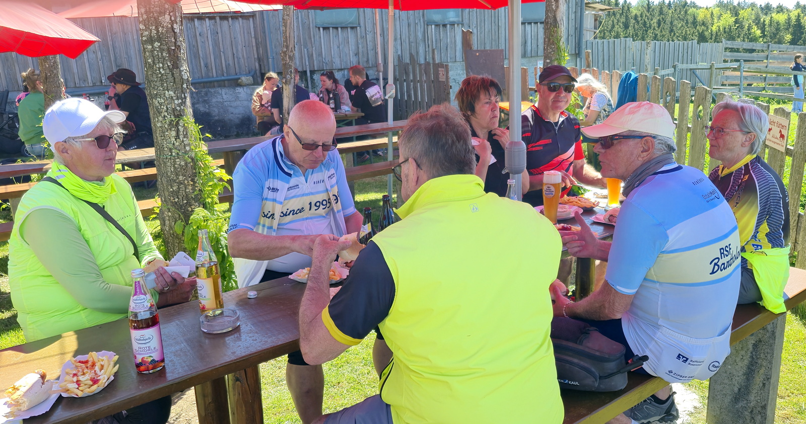 Mittwochsradler auf Mai-Tour am Altenberger Turm