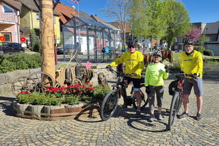 Mittwochsradler auf Mai-Tour am Altenberger Turm
