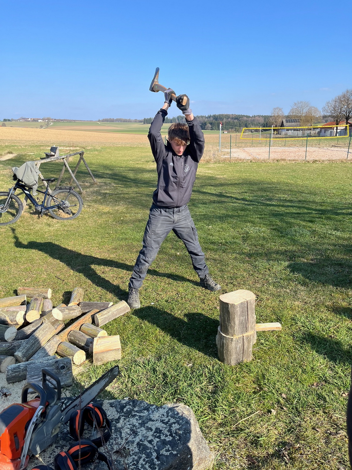 Reparatur am Turm im Bike-Park