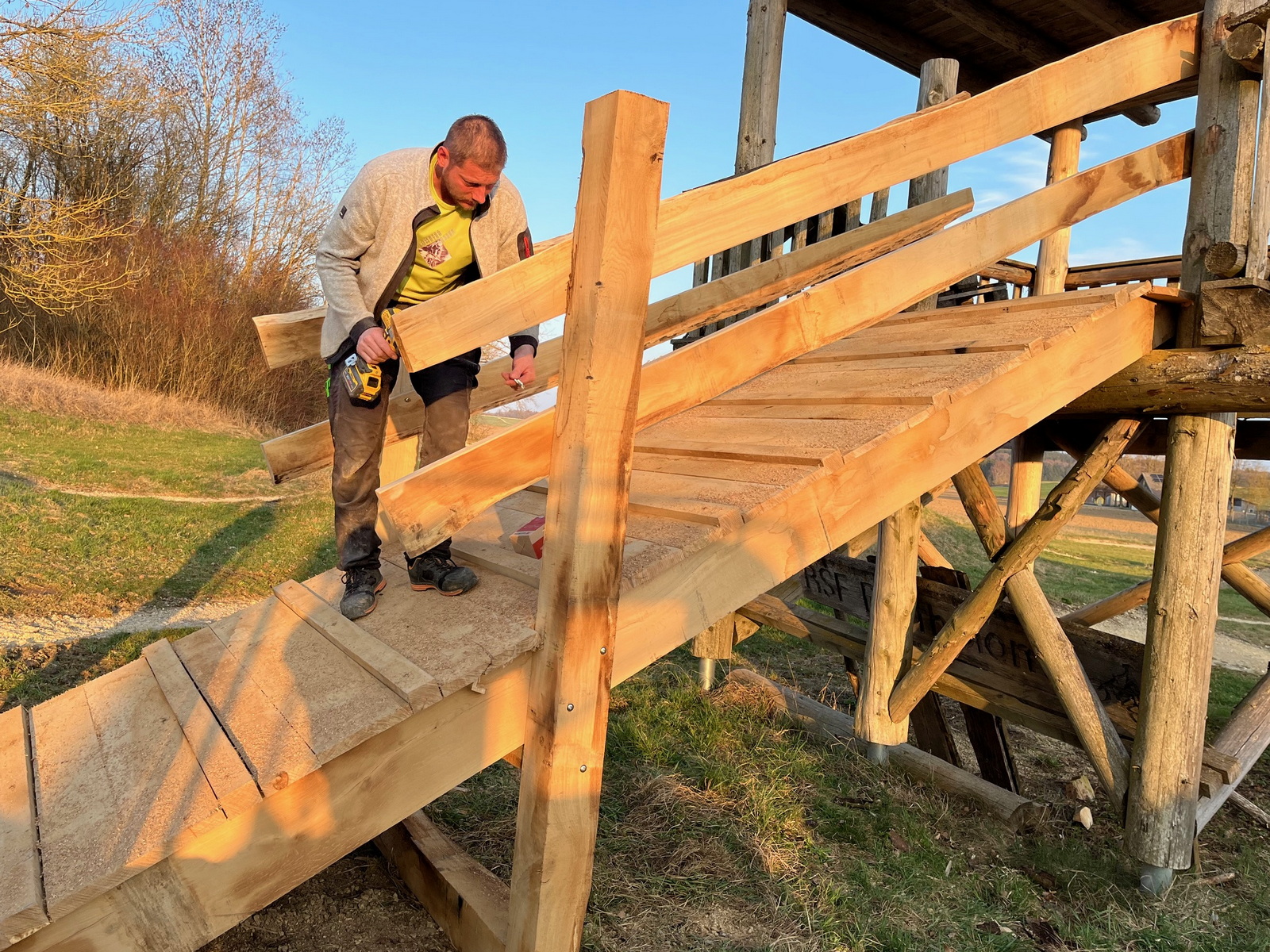 Reparatur am Turm im Bike-Park